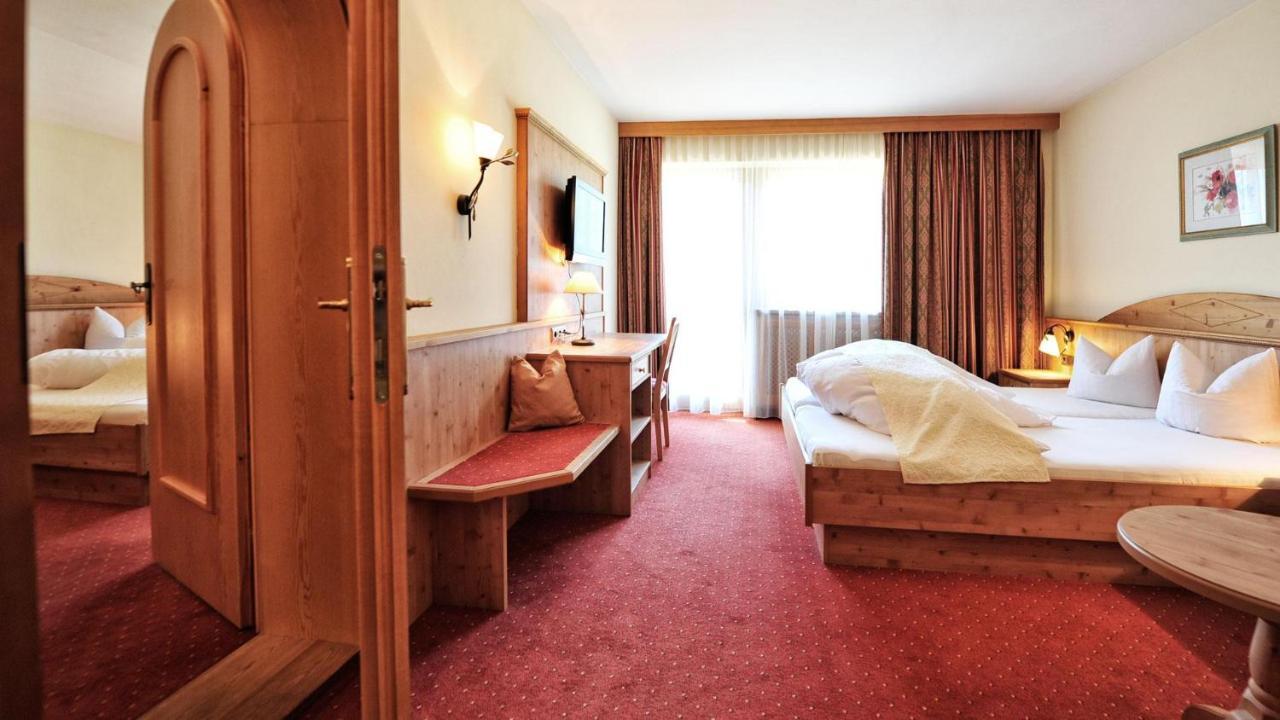 Deluxe Double Room Shower